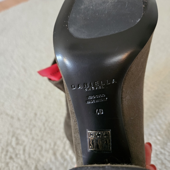 Daniella Shevel BellaMia Suede Pull on Boots size 40, US 9, military green - Picture 2 of 7